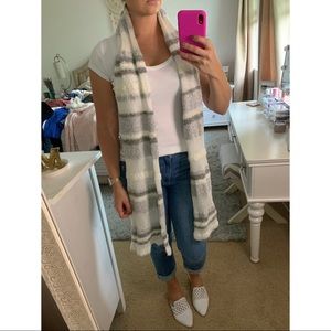 Beautiful soft  Lou & Grey scarf